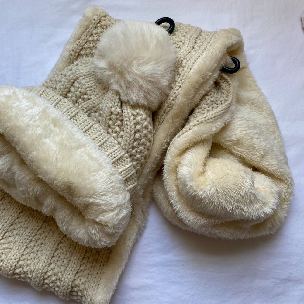 UGG Cream Hat & Infinity Scarf Set - Picture 2 of 2